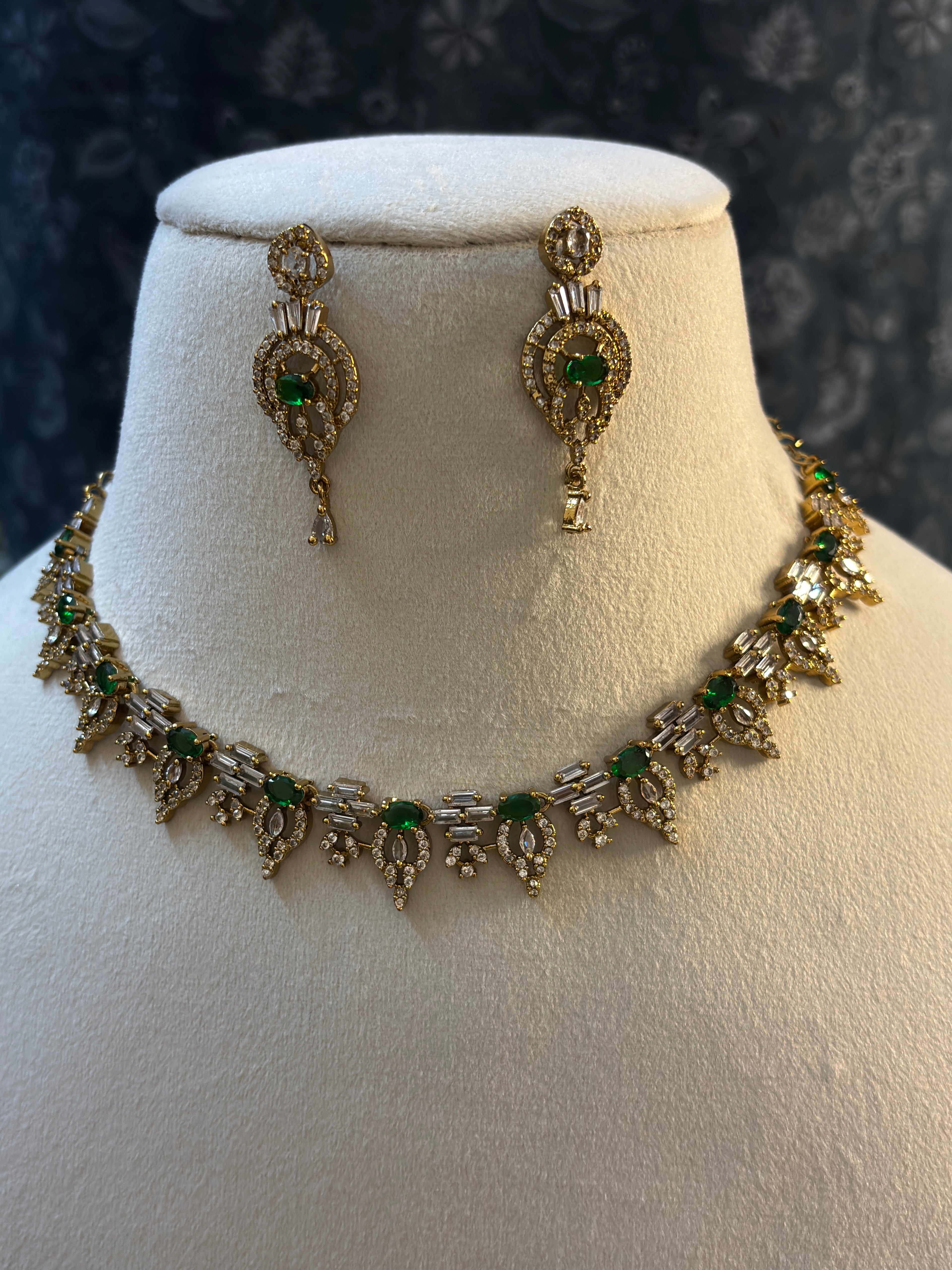 Emerald Naria Victorian Jewellery Set -New Arrival
