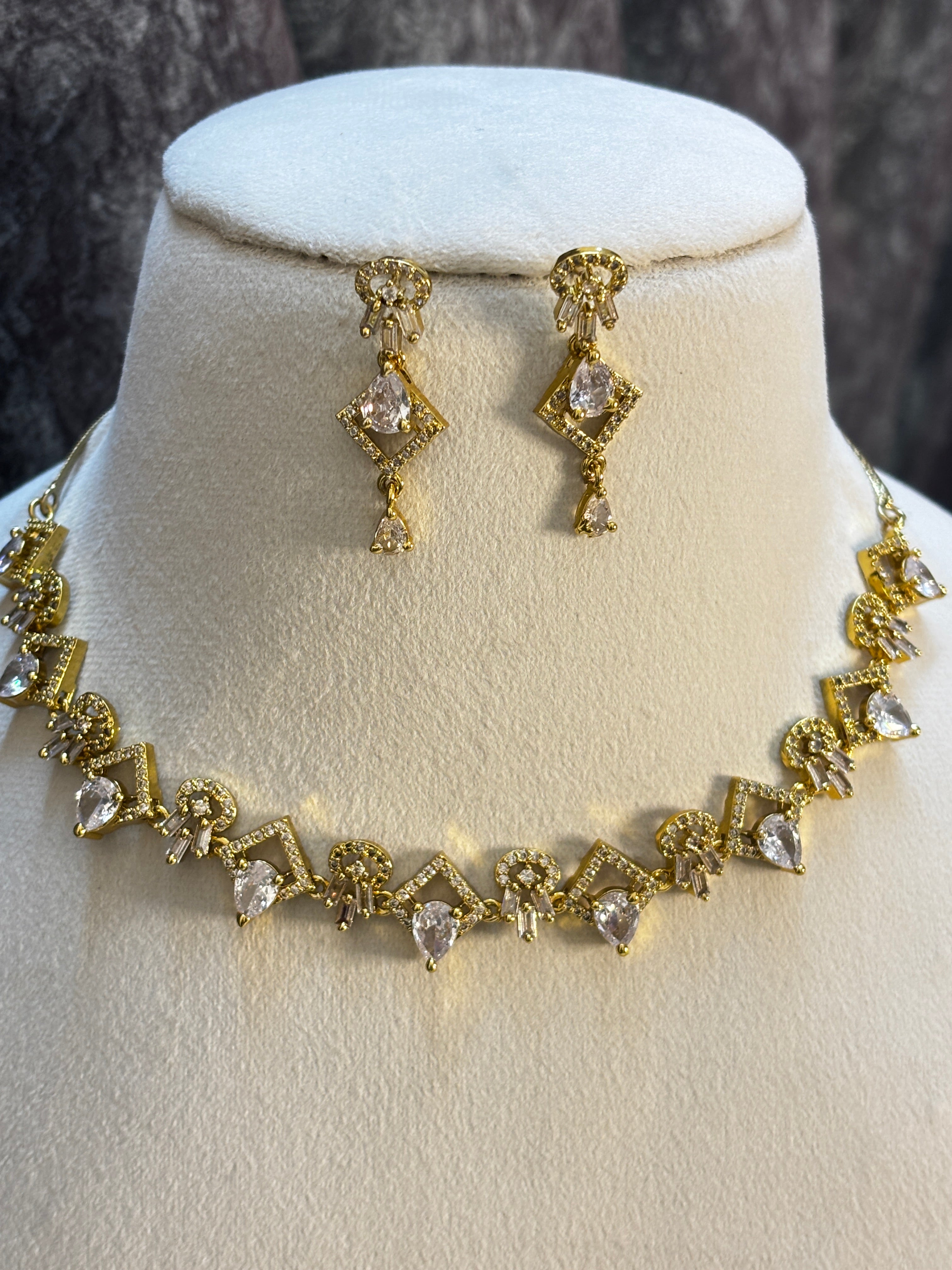 GOLDEN ELSIE VICTORIAN JEWELLERY SET