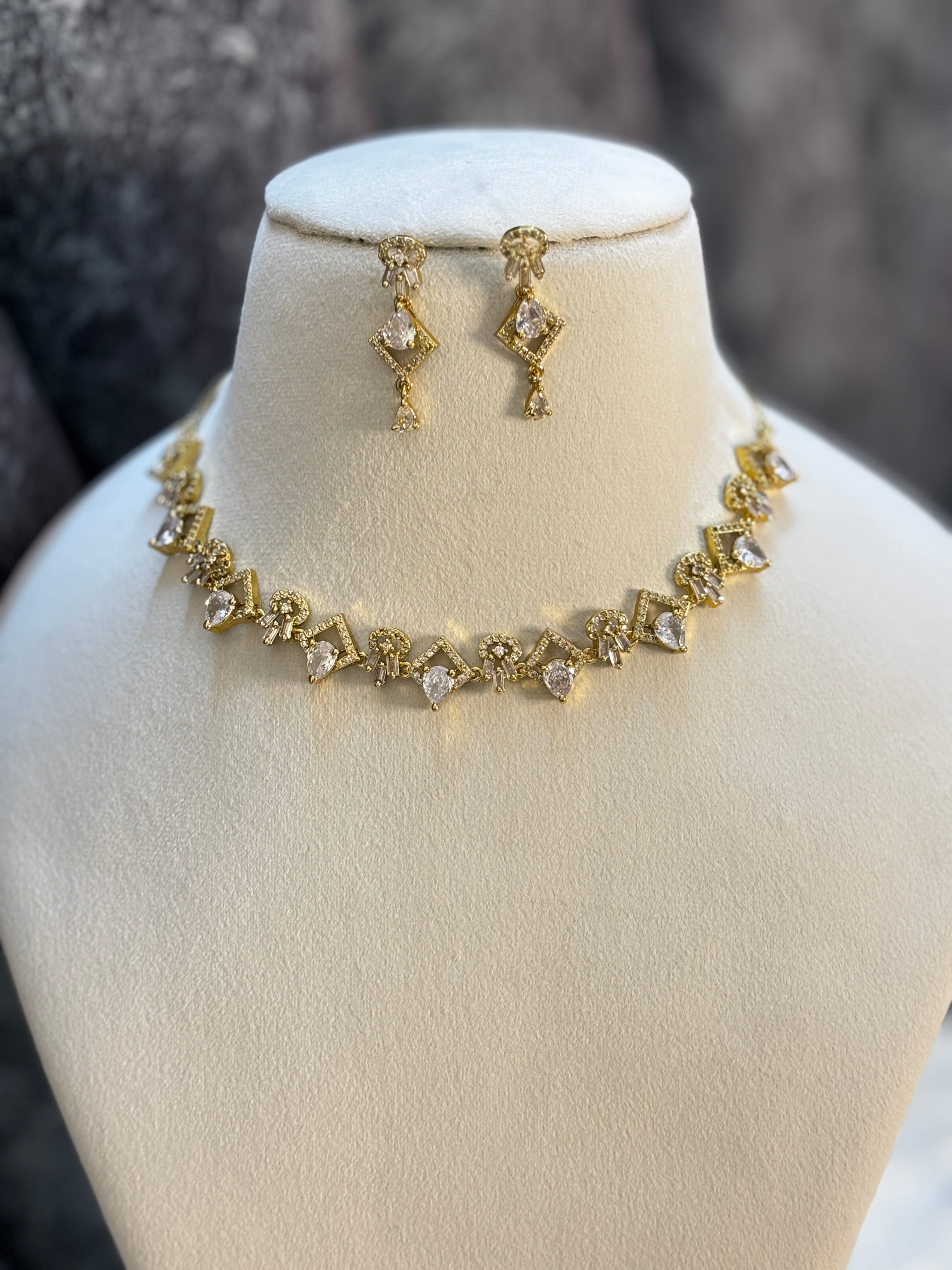 GOLDEN ELSIE VICTORIAN JEWELLERY SET